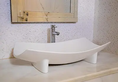 a white sink sitting on a counter in a bathroom at Dar Lily, villa familiale avec piscine et services in Skoura
