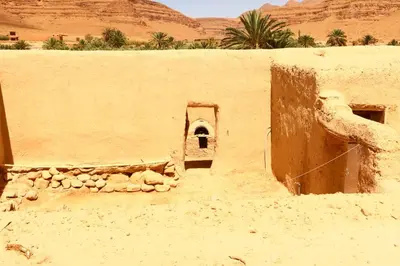 a building in the middle of the desert at gîte d'étape ziz oasis in Achbarou