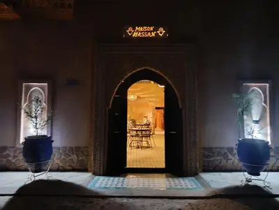 an archway leading into a dining room with a table at Maison Hassan Merzouga in Merzouga