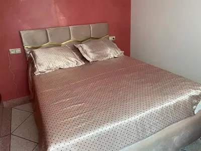 a bed with two pillows on it in a room at Appartement Yasin Meknes in Meknès