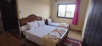 a small bedroom with a bed and a window at Maison d'Hôtes Ghalil in Ouarzazate