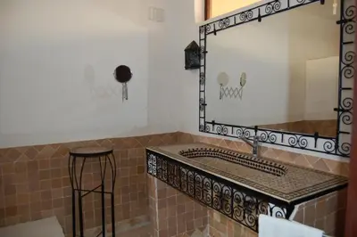 a bathroom with a sink and a mirror at Auberge Amellagou in Amellagou