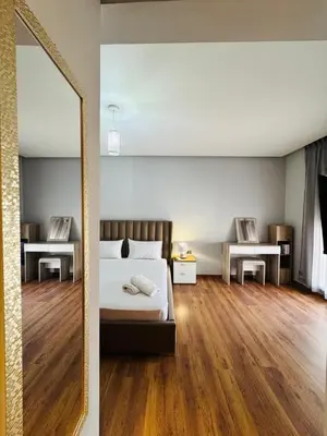 a bedroom with a bed and a mirror at Lo Belle Vie à Perstigia in Fès