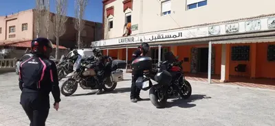 a group of motorcycles parked in front of a building at Auberge l' avenir in Imilchil