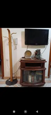 a small table with a tv and a lamp at Chez-soi in Meknès