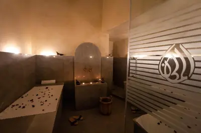 a room with a rock climbing wall and a room with at Riad Al Makan Fes & Spa in Fès