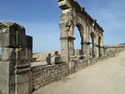 an old stone wall with an arch on the side at DAR LAAZIZA in Meknès