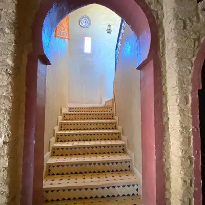 an archway with stairs in a building at Dar Hassi Labied Merzouga in Hassilabied