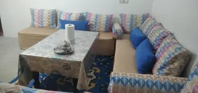 a couch with a table in a living room at شقة في البادية الهدوء والطبيعة نواحي فاس مكناس in Fès