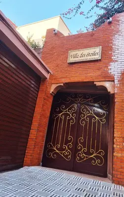 a large black garage door with a sign on it at Hôtel&Restaurant Villa des étoiles in Ourika