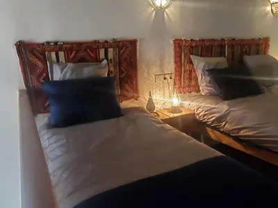 two beds sitting next to each other in a bedroom at Riad Averroès in Fès