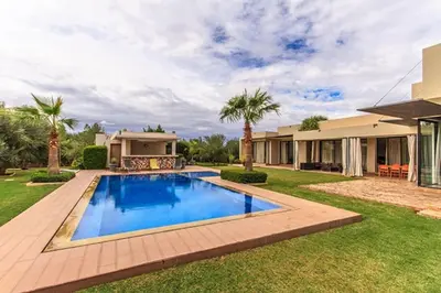 a house with a swimming pool in a yard at Villa 751, Villa d'architecte, cuisinière, piscine chauffée et services in Marrakech