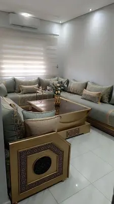 a living room with a couch and a table at Appartement Basatine in Fès