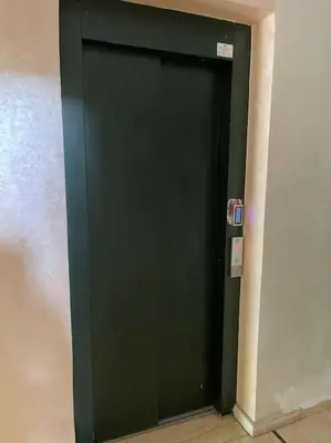 a black door in a room with a wall at Luxe & Air Conditionner & Calme appartement in Fès