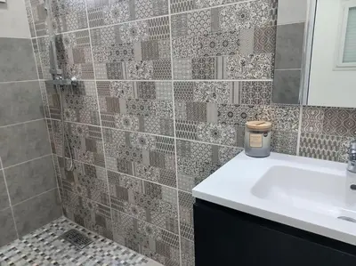a bathroom with a sink and a shower at Maison familiale avec piscine privée sans vis à vis in Tarhia