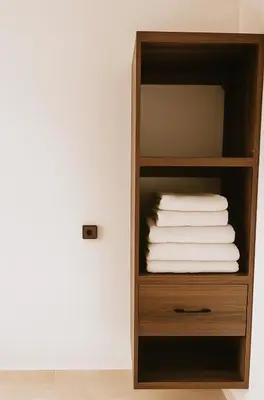 a cabinet filled with white towels in a room at Appartement avec un style de chalet in Azrou
