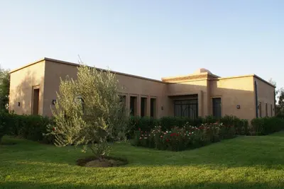 a building with a tree in front of a yard at La Kasbah Aalma D'or in Najem