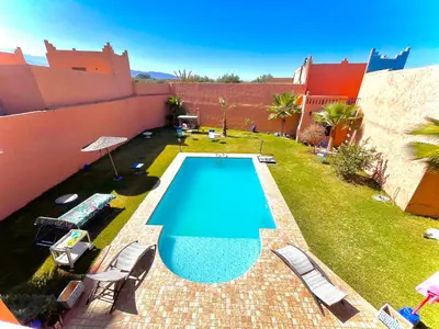a swimming pool in the backyard of a house at Niche paradis in Aghmat