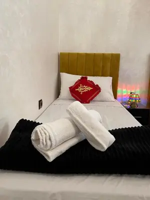 a bedroom with a bed with towels on it at Appartement Authentique à la Médina de Fès - À Deux Pas de Bab Bou Jeloud & des Souks in Fès al Bali