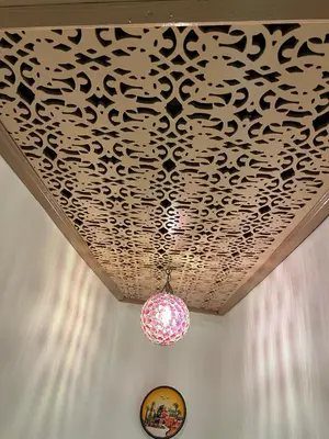 a room with a ceiling with a patterned ceiling at Appartement Authentique à la Médina de Fès - À Deux Pas de Bab Bou Jeloud & des Souks in Fès al Bali