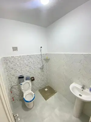 a bathroom with a toilet and a sink at طريق صفرو قرب المستشفى الجامعي و قرب مستشفي أكديطال in Fès