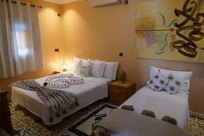 a bedroom with two beds and a window at Gite Marbie maison rurale, une expérience naturelle unique, au coeur du moyen atlas, Maroc in Teklit