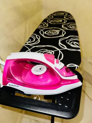 a pink computer mouse sitting on top of a cell phone at Villa Nadia Marrakech in Marrakech
