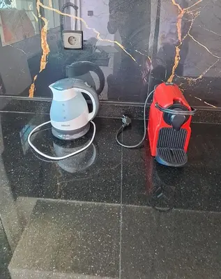 a toaster and a blender sitting on the floor at Appartement Calme et Jolie près de l'aéroport in Oulad Tayeb