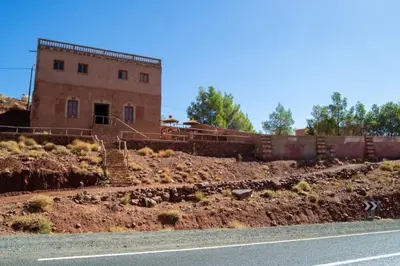 a building sitting on the side of a road at Auberge Mounia in Telouet