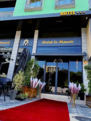 a red carpet in front of a hotel at Hôtel Le Manoir in Taza