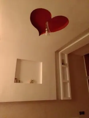 a heart shaped light on the ceiling of a room at Tifelt in Tiflet