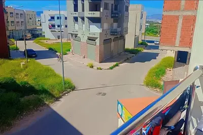 a view of an empty street from a building at شقة بموقع جد مناسب فاس in Fès