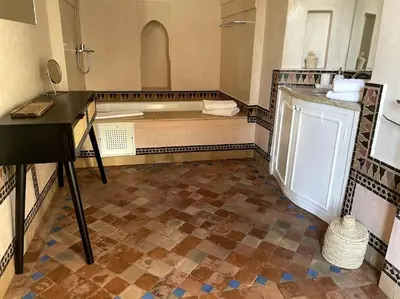 a large bathroom with a tub and a sink at Villa Blisina - Piscine privée & Petit-déjeuner inclus à Marrakech in Marrakech