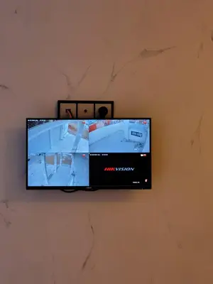 a flat screen tv hanging on a wall at Bella nova in Azrou