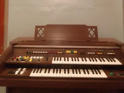 an organ is sitting in a room at Riad Kasbah Ben Hamo in Nkob