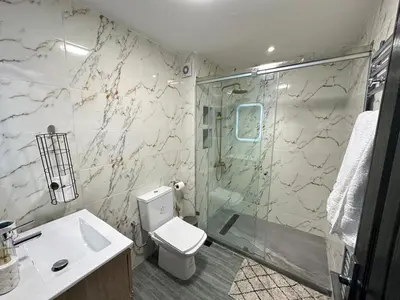 a bathroom with a shower and a toilet and a sink at Appartement Moderne & Cosy in Fès