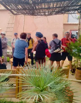 a group of people standing around in a garden at kasbah De Alami hdida commune de ait ouassif kelaa mgouna tinghir in Kalaat MGouna