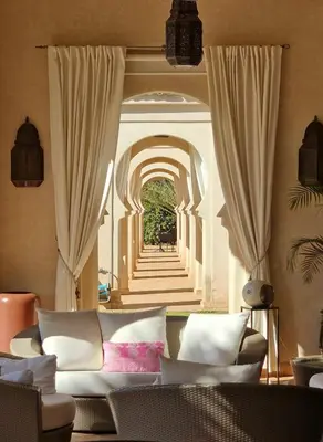a living room with a couch and an archway at Villa Alcázar Marrakech in Had Abdallah Rhiat