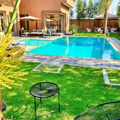 Villa avec piscine et jardin