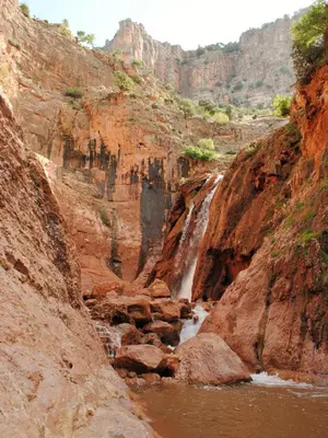 a river in a canyon with a waterfall at Appartement Cosy avec piscine à Khenifra in Khenifra