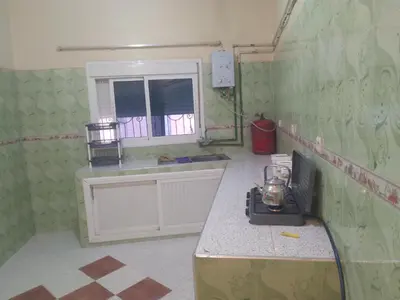 a kitchen with a counter top and a window at شقة للكراء اليومي بمركز تنغير in Tinerhir