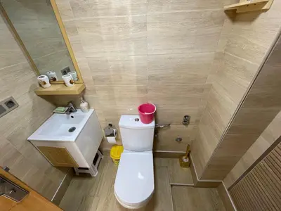 a small bathroom with a toilet and a sink at Location amine in Azrou