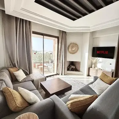 Appartement Cosy avec grande terrasse et piscine en face du stade Can2025