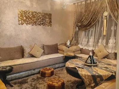 a living room with a couch and a table at Appartement hind in Azrou