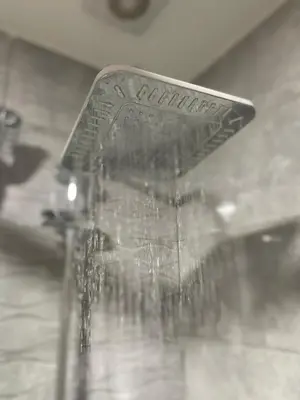 a close up of a faucet with water pouring out at Appartement hind in Azrou