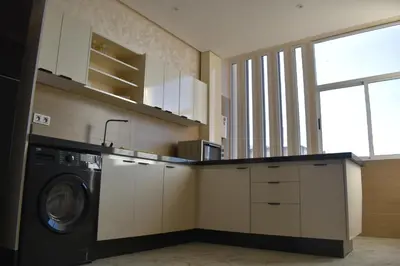 a kitchen with a washer and a washing machine at Bloemenhuis 2 - Centre-ville Fez in Fès