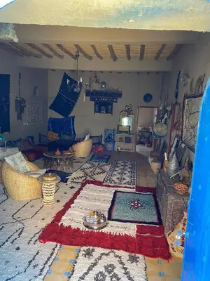 a living room with a rug on the floor at Dar tata in Hassilabied