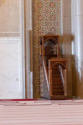 a spiral staircase in a building with a door at Marokkoreizen in Fès
