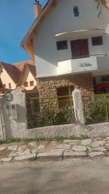 a white house with a fence in front of it at Dolce Vita Nid Douillet alias Havre de Paix O Coeur d Ifrane in Ifrane