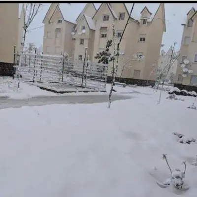 Casa De La Mama chauffée cosy et climatisée 3 pièces Ifrane sous la neige